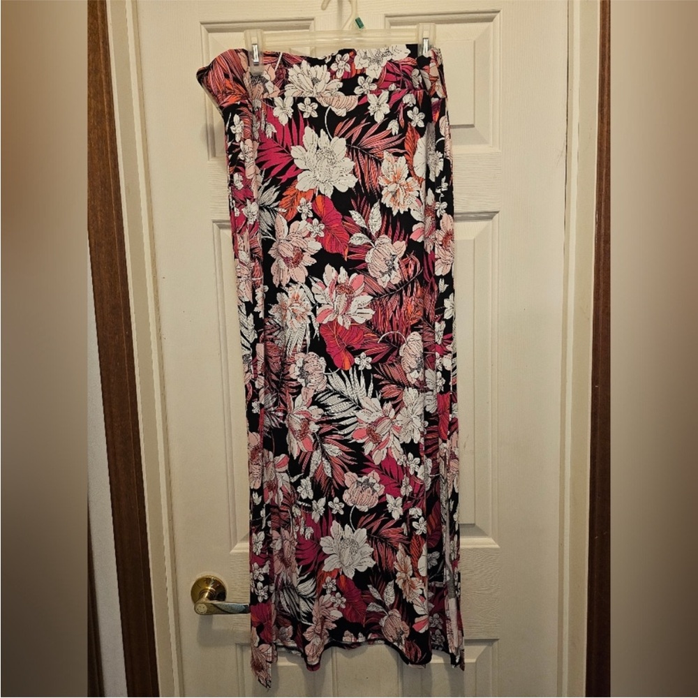 Like New a.n.a Women's Black and Pink Floral Maxi Skirt - XXL
